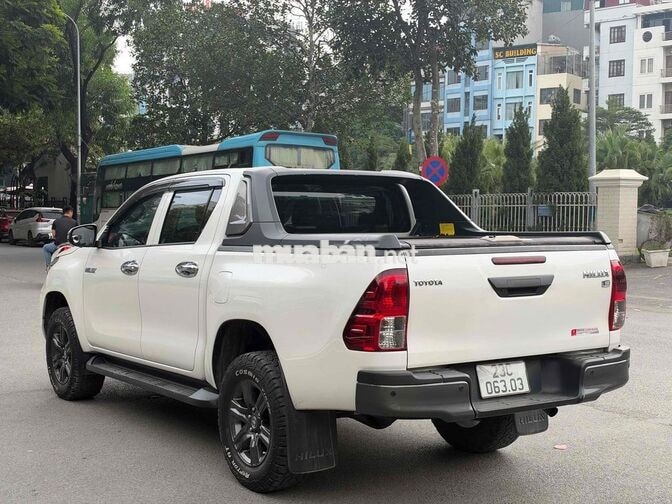 Toyota Hilux 2021 Bán tải Tự động Trắng 90000 km