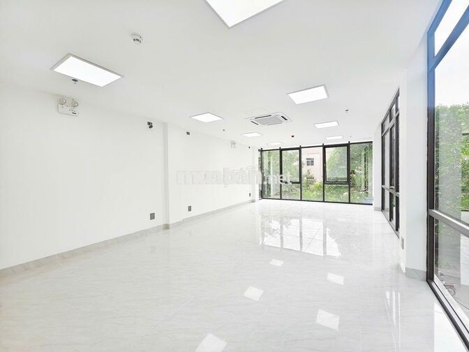 Cho thuê văn phòng Ô Chợ Dừa 75m2 13tr  lô góc full kính nhà mới tinh