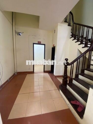 Cho thuê nhà ngõ 68 Trung Kính, Dt 65m2 x 4 tầng mỗi tầng 2p + 1 wc