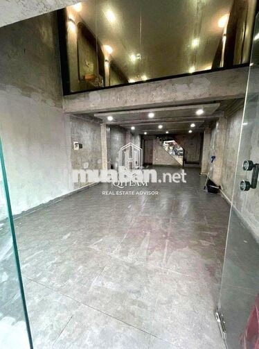 Nguyên căn mở spa 42 Trịnh Văn Cấn, Q1. Dt: 4x15m, Kc: trệt lửng 3 lầu