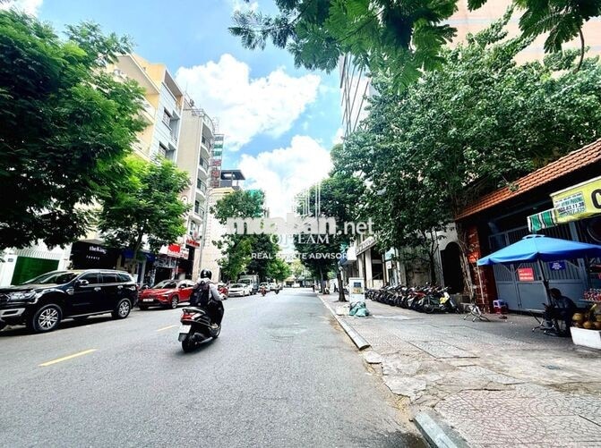 Nguyên căn mở spa 42 Trịnh Văn Cấn, Q1. Dt: 4x15m, Kc: trệt lửng 3 lầu