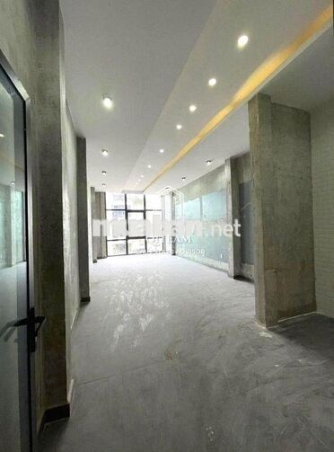 Nguyên căn mở spa 42 Trịnh Văn Cấn, Q1. Dt: 4x15m, Kc: trệt lửng 3 lầu