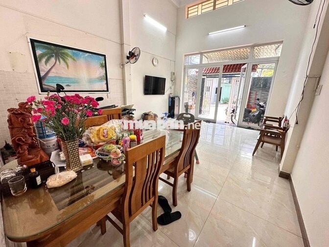 Cho thuê nhà 2 tầng mặt tiền đường Mỹ Đa Đông, gần biển Mỹ Khê, gần ch