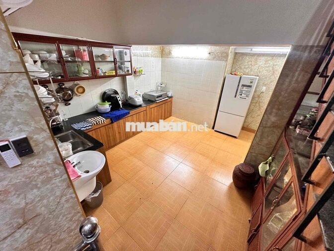 Cho thuê nhà 2 tầng mặt tiền đường Mỹ Đa Đông, gần biển Mỹ Khê, gần ch