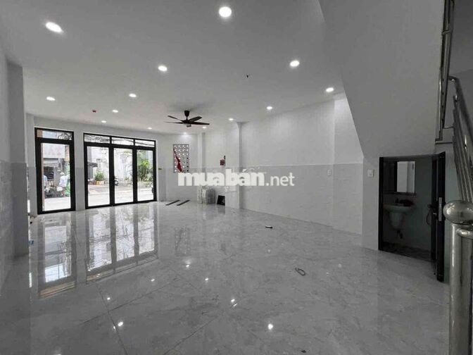 Mặt bằng mới 100% Ngay Tự Lập Gần Sân Bay Tân Bình giao với CMT8