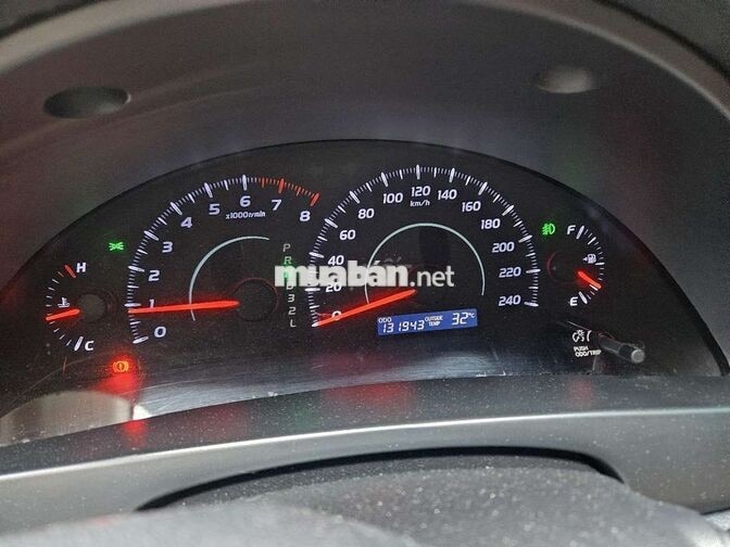 Toyota Camry 2.0E Đen 131.943 km