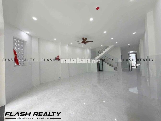 Mặt Bằng Kinh Doanh- Văn phòng - 75m2 - Đường Oto Ra vào-  Gần Bờ Kè