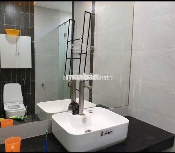 Nhà 3 tầng mới đẹp, 3.5m x 10m, 2PN, 3WC, FULL NỘI THẤT,hẻm 5m P.V.Chí