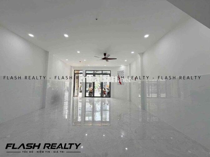 Mặt Bằng Kinh Doanh- Văn phòng - 75m2 - Đường Oto Ra vào-  Gần Bờ Kè