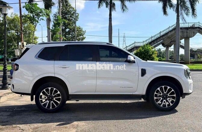 Cần bán Ford Everest Platinum 4x4 lứơt 2026