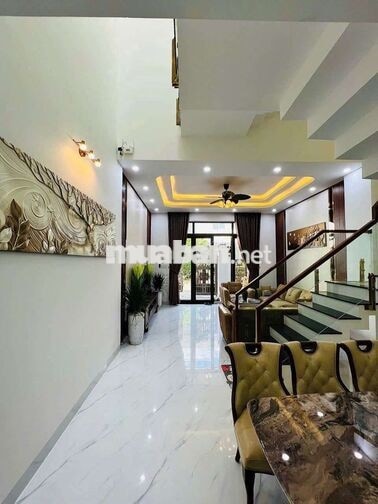 3-story house for rent, located on a 5.5m-wide street in Hoa Minh thuê