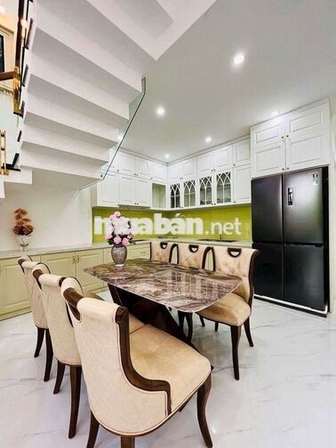 3-story house for rent, located on a 5.5m-wide street in Hoa Minh thuê
