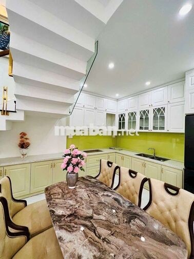 3-story house for rent, located on a 5.5m-wide street in Hoa Minh thuê