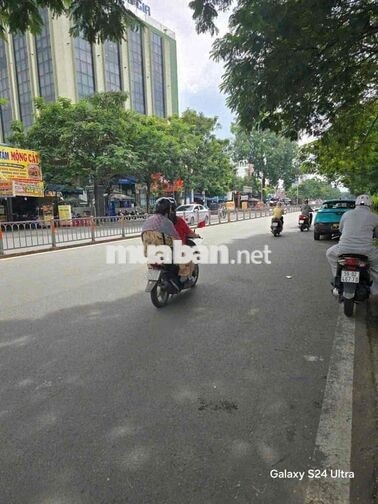 CẦN CHO THUÊ NHÀ MẶT TIỀN BỜ BAO- ĐỐI DIỆN EONL