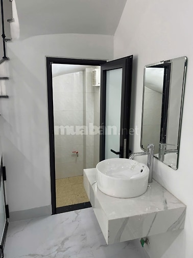 Cho thuê nhà DT 160m2 x 4 tầng, ngõ ô tô tránh 192 Lê Trọng Tấn, MT 6m