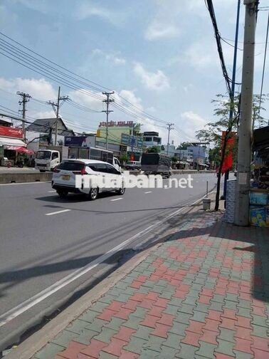 Cho thuê nhà nguyên căn mặt tiền đường Đặng Thúc Vịnh Hóc Môn