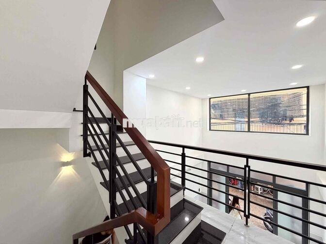 Bán nhà mặt tiền Đào Duy Từ Phú Nhuận 5 tầng 160m2 sàn