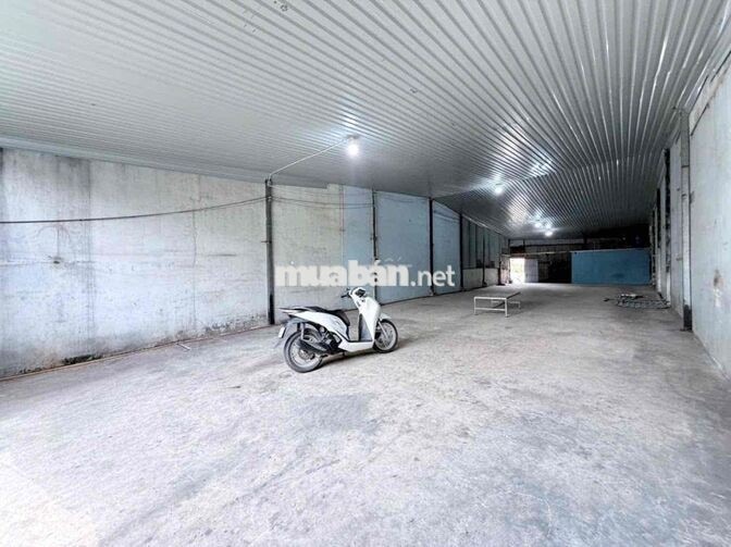 Cho thuê kho 250m2 Trống suốt thông thoáng đường xe tải