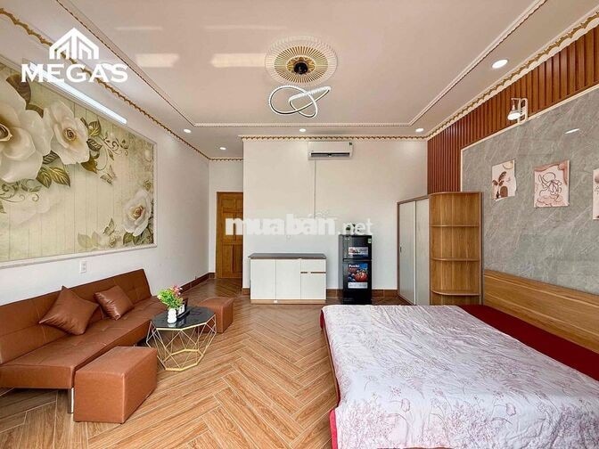 Phòng ban công to diện tích sàn 25m2 ngay Emart