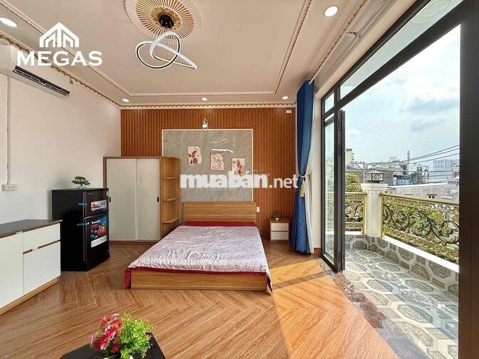 Phòng ban công to diện tích sàn 25m2 ngay Emart