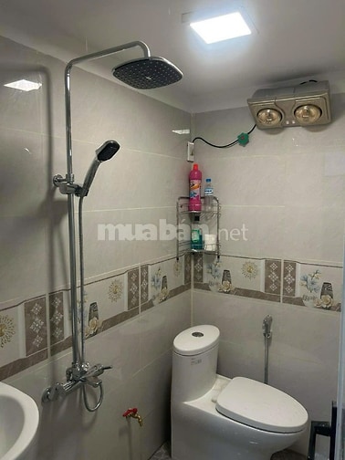 Cho thuê căn hộ tầng 4 phố Châu Long, 50m2 + sân vườn, đủ đồ đẹp