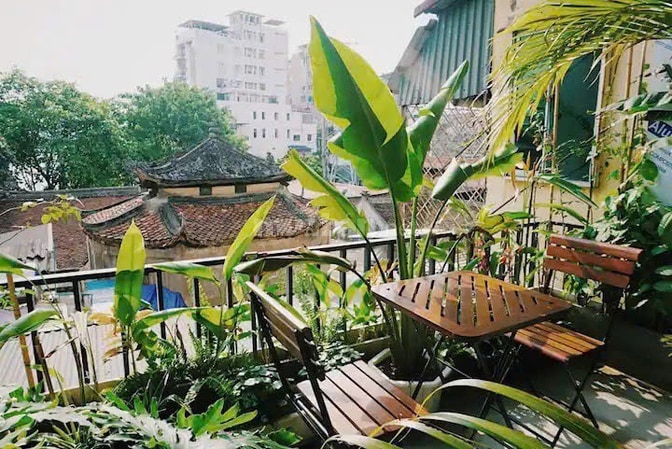 Cho thuê căn hộ tầng 4 phố Châu Long, 50m2 + sân vườn, đủ đồ đẹp