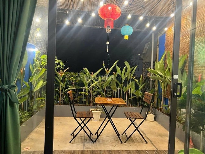 Cho thuê căn hộ tầng 4 phố Châu Long, 50m2 + sân vườn, đủ đồ đẹp