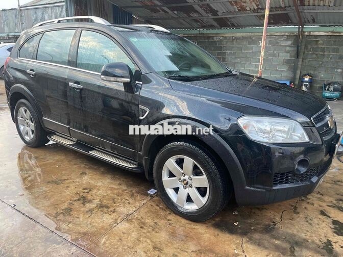 Chevrolet Captiva 7 chỗ số sàn màu Đen