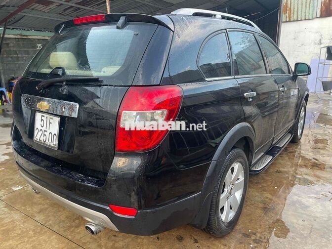 Chevrolet Captiva 7 chỗ số sàn màu Đen