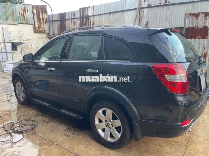 Chevrolet Captiva 7 chỗ số sàn màu Đen