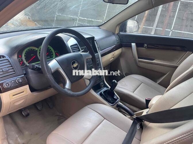 Chevrolet Captiva 7 chỗ số sàn màu Đen