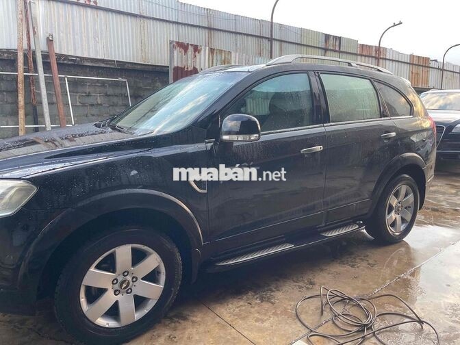 Chevrolet Captiva 7 chỗ số sàn màu Đen