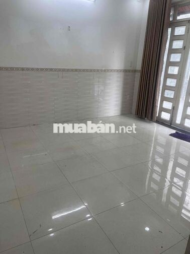 Cho thuê nhà 5x10m, 1 lầu, HXH, gần chợ cầu, NVQ, Q12