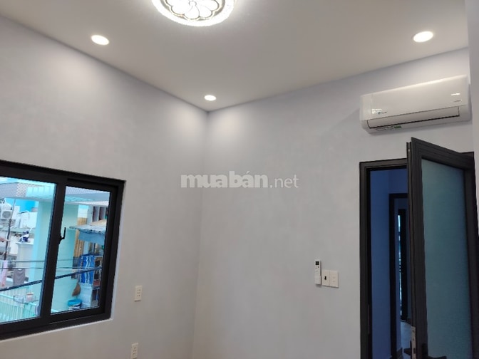 Nhà mới xây, vào ở ngay, cách mặt tiền đường 20m