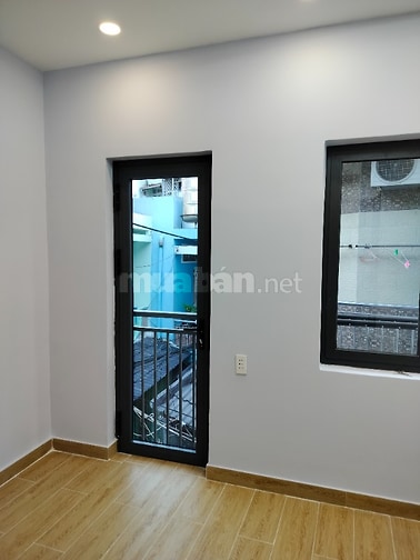 Nhà mới xây, vào ở ngay, cách mặt tiền đường 20m