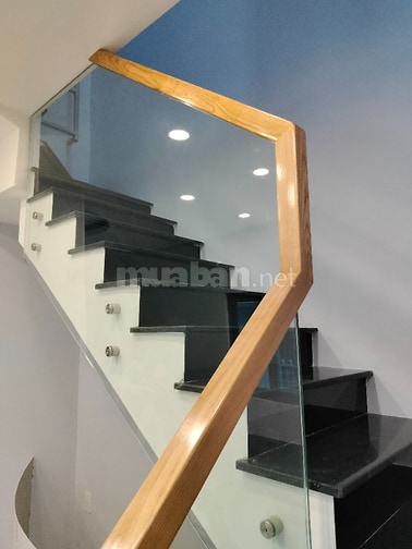Nhà mới xây, vào ở ngay, cách mặt tiền đường 20m