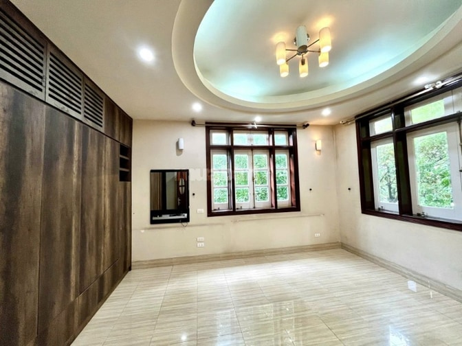 Cho thuê 400m2 mặt phố tại Q.hai bàtrưng, phù hợp Caphe, showroom,...
