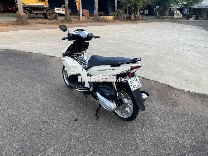 Honda Air Blade Trắng Xăng