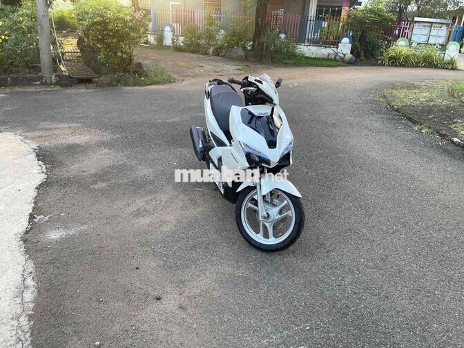 Honda Air Blade Trắng Xăng