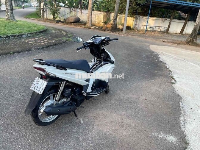 Honda Air Blade Trắng Xăng