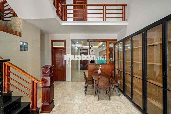 Cho thuê villa 4PN đường Nguyễn Duy Trinh có hồ bơi
