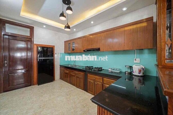 Cho thuê villa 4PN đường Nguyễn Duy Trinh có hồ bơi