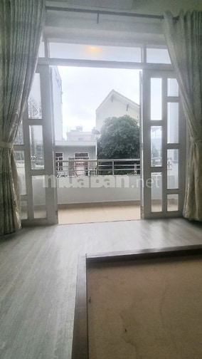 NHÀ HXH LÂM VĂN BỀN 3 TẦNG 3PN 4WC NỘI THẤT CƠ BẢN