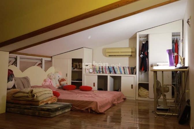 Bán CHCC 3 phòng ngủ, 2 tầng, 2 WC diện tích 109m2 (sổ 84m2)