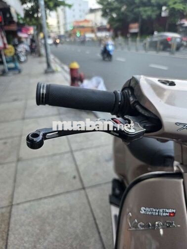 Piaggio Vespa 2012.ie.  Sài Gòn. máy êm. chạy bốc 