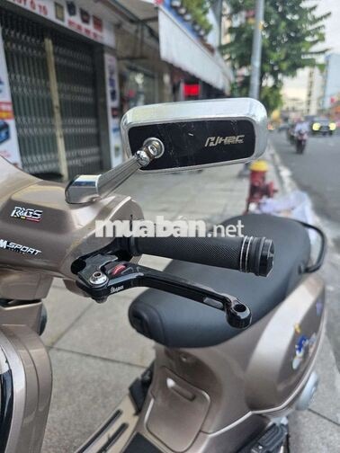 Piaggio Vespa 2012.ie.  Sài Gòn. máy êm. chạy bốc 