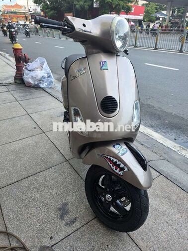 Piaggio Vespa 2012.ie.  Sài Gòn. máy êm. chạy bốc 