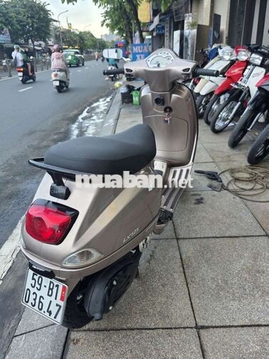Piaggio Vespa 2012.ie.  Sài Gòn. máy êm. chạy bốc 