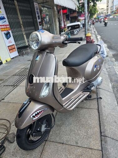 Piaggio Vespa 2012.ie.  Sài Gòn. máy êm. chạy bốc 