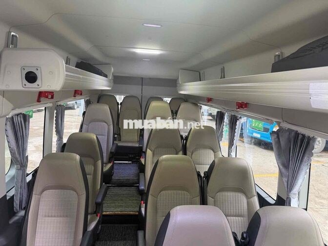 Ford Transit Premium 18 chỗ Zin 100% 👉🏻 Giá 9xx